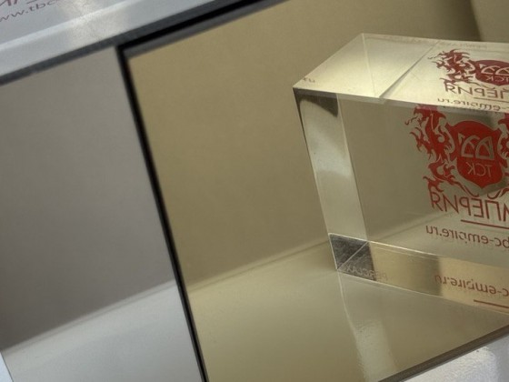 Абразивостойкий зеркальный монолитный поликарбонат IRROX-REFLECTION HARDPRO GP, серебро 4*590*1200мм